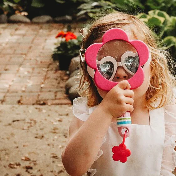 Pretty Petals Magnifier - Image 3