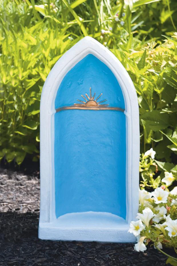 Pointed Grotto 18 inch
